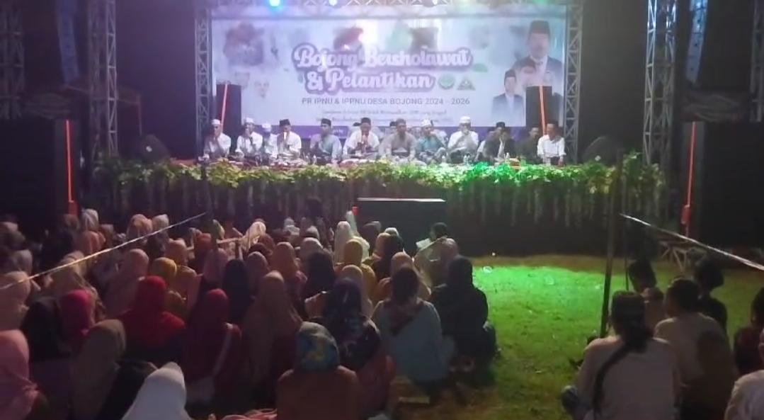 Ribuan Warga Purbalingga Memadati Lapangan Bojong, Menggelar Sholawat