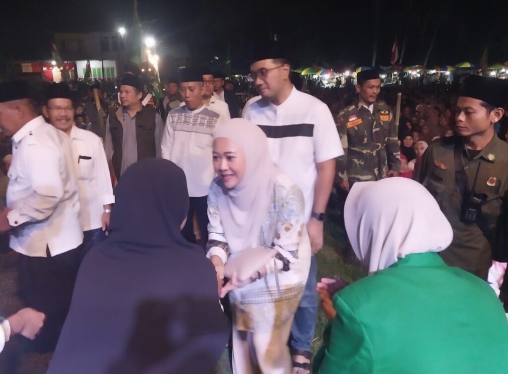 Ribuan Warga Purbalingga Memadati Lapangan Bojong, Menggelar Sholawat