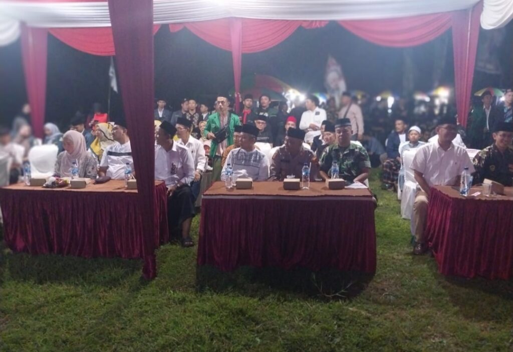 Ribuan Warga Purbalingga Memadati Lapangan Bojong, Menggelar Sholawat